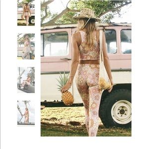 Kavala flower power leggings size Medium